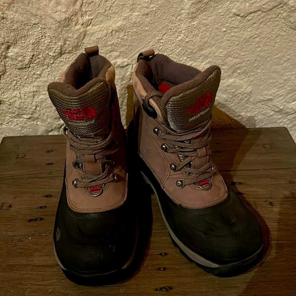 The North Face  water proof hiking/snow boots Sz 6